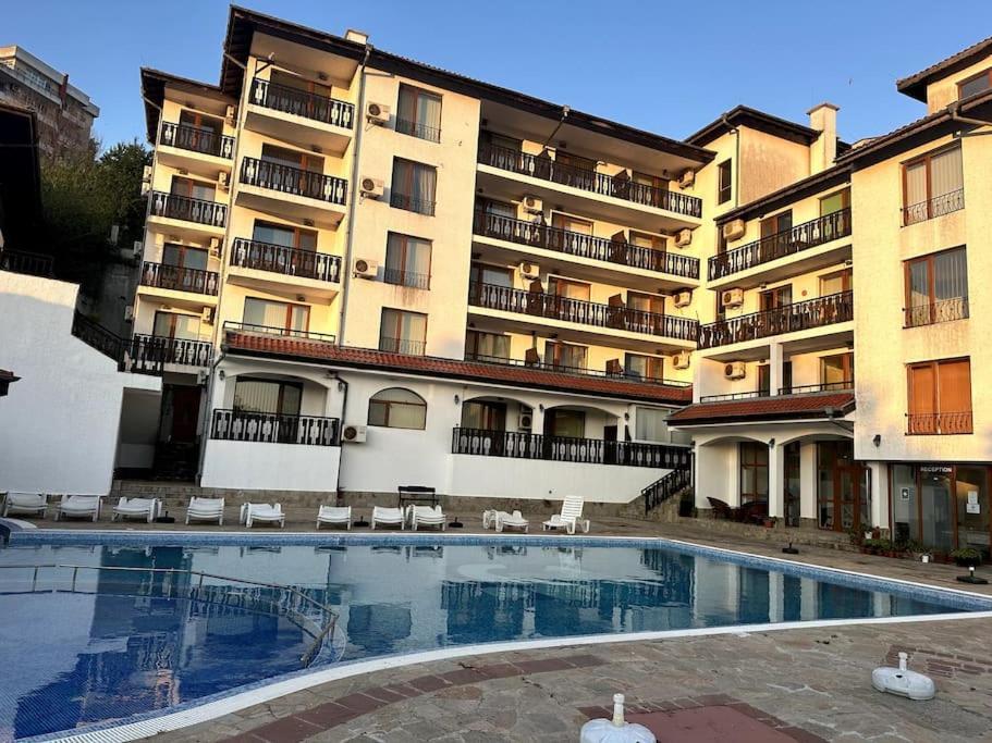 Spacious Fully Furnished Studio In Kavarna Apart Hotel Ngoại thất bức ảnh