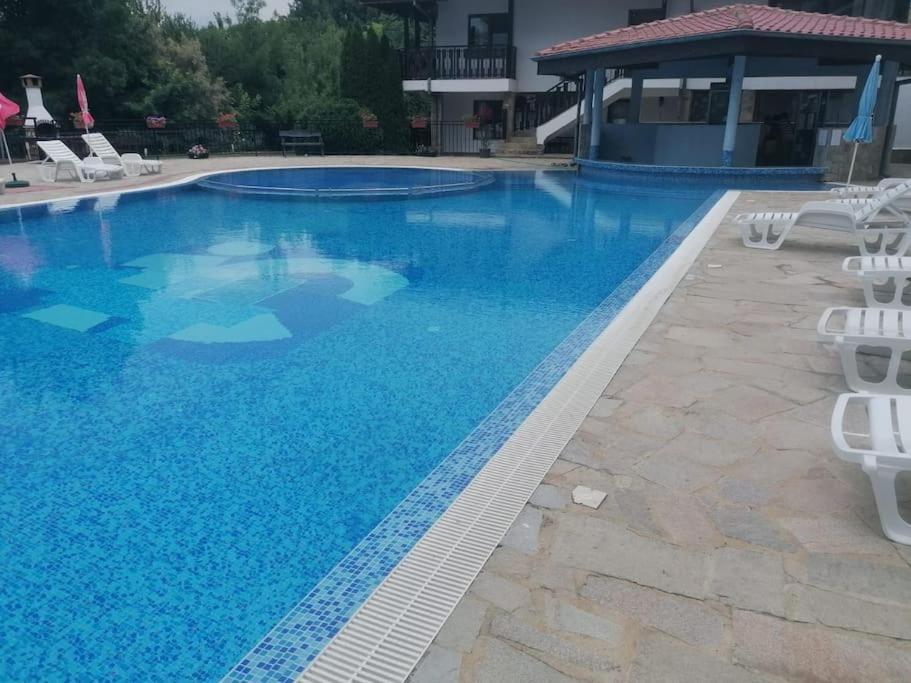 Spacious Fully Furnished Studio In Kavarna Apart Hotel Ngoại thất bức ảnh