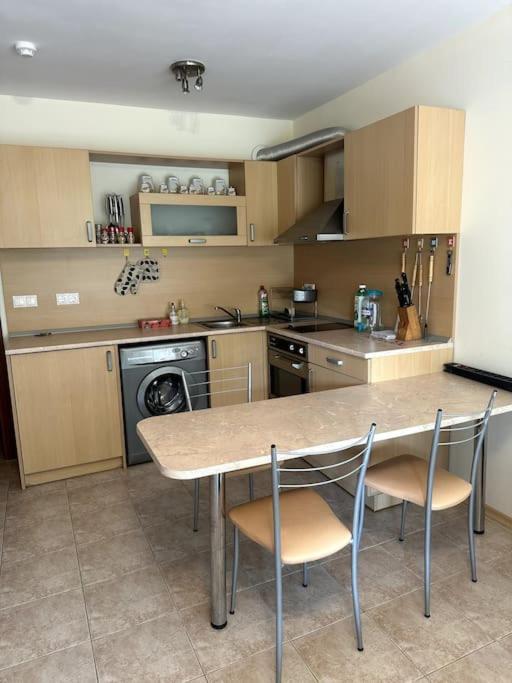 Spacious Fully Furnished Studio In Kavarna Apart Hotel Ngoại thất bức ảnh