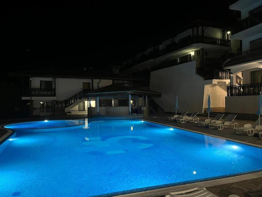 Spacious Fully Furnished Studio In Kavarna Apart Hotel Ngoại thất bức ảnh